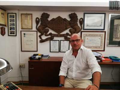 Facciamo quindi la conoscenza del proprietario, il 53enne Sigismondo Zema